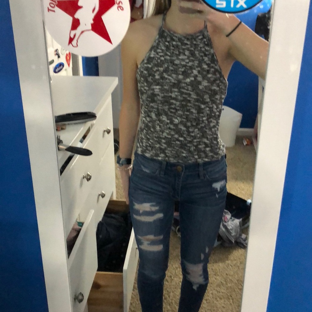 Tie-neck halter top